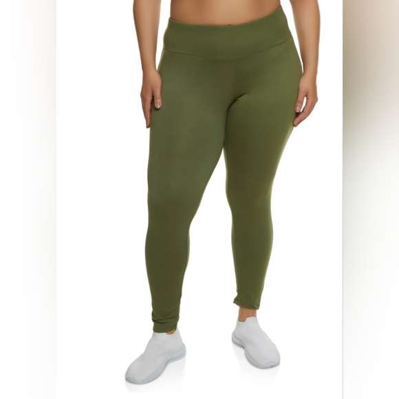 Women's plus size workout leggings - Picture 2 of 2
